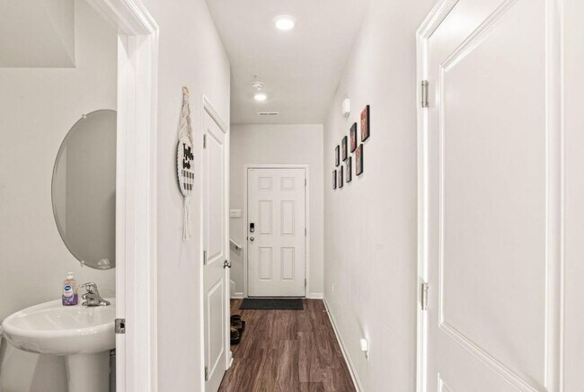 Foto del edificio - 310 Maple Run Dr