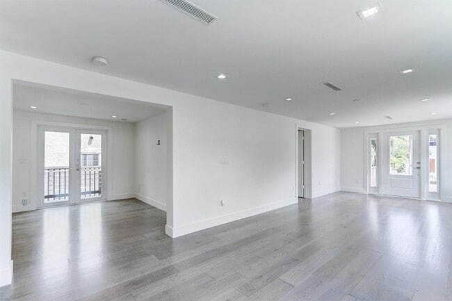 Building Photo - 833 Ardmore Rd