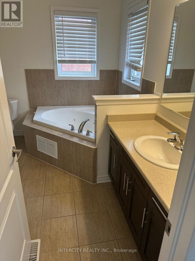 Building Photo - 30 Stedford Cres