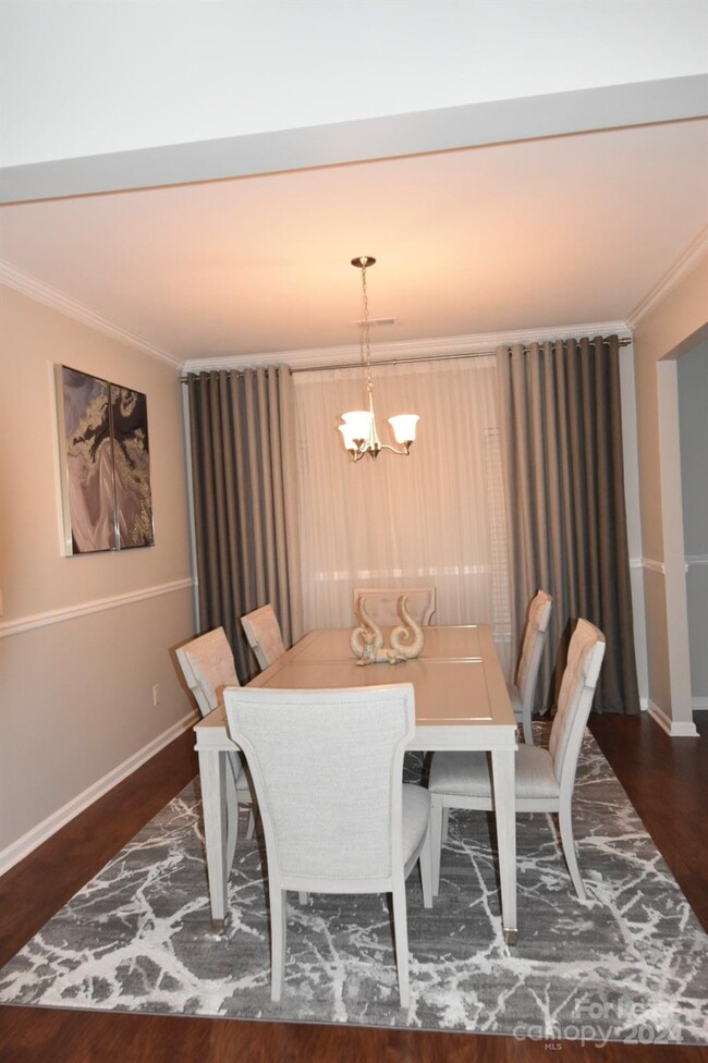 Foto del edificio - 6985 Honey Tree Ln