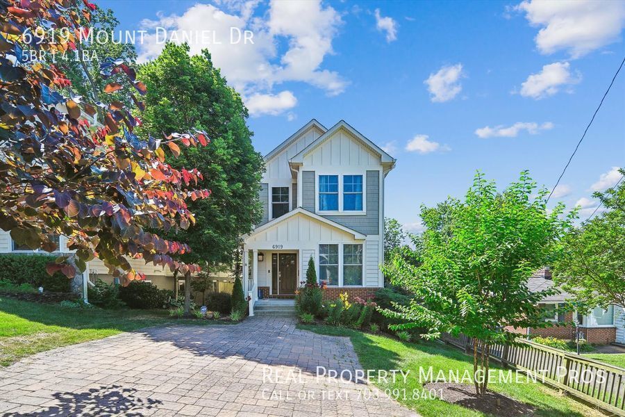 Primary Photo - Bright and Beautiful Falls Church Home- Ex...