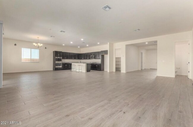Building Photo - 880 W Flamingo Dr