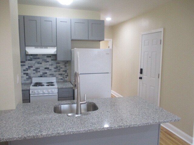 Building Photo - 4919 Catharine St