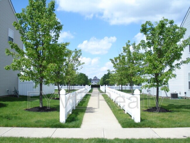 Foto del edificio - 7167 Hillmont Dr