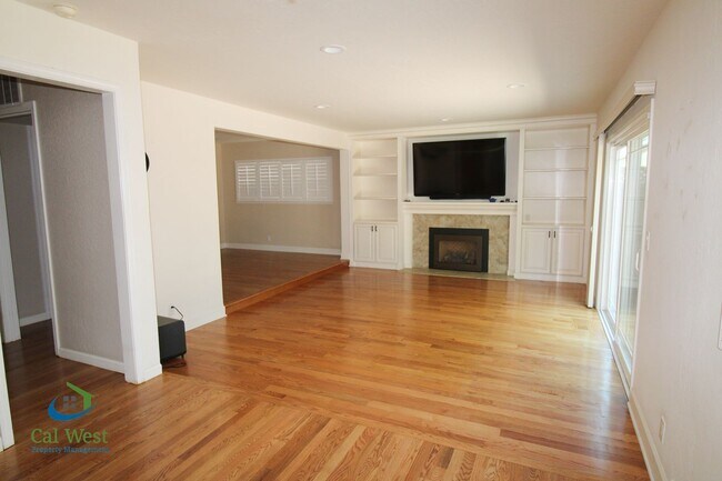 Foto del edificio - $5495 - Beautiful 4/3 Vista Park neighborhood home near Gunderson H.S.