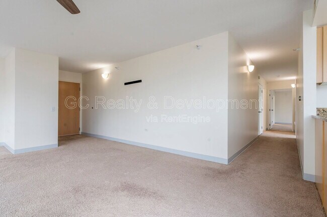 Foto del edificio - 1720 Maple Ave