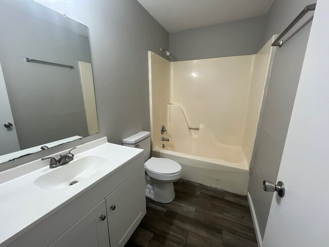 Building Photo - 22 Foxboro Cv