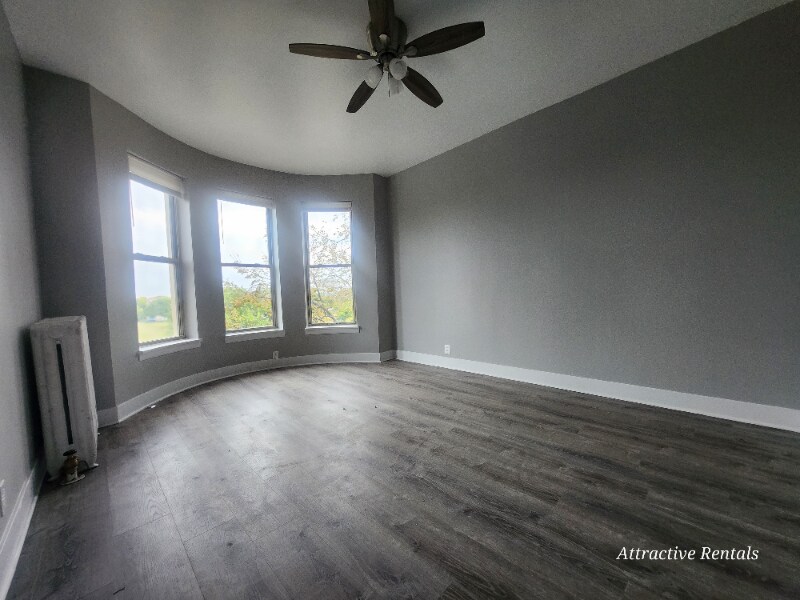 Foto principal - 634 E 44th St