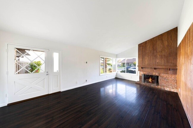 Building Photo - Charming 3-Bedroom Home in Quiet Irvine Ne...