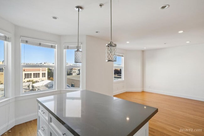Building Photo - 641 Natoma St