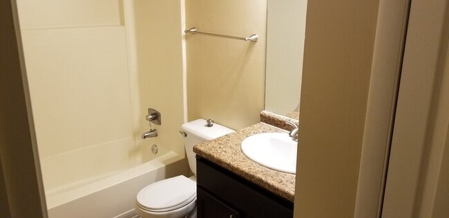 Building Photo - 5001 Sunset Ct
