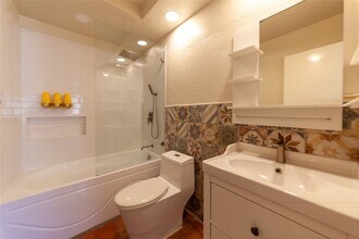 Building Photo - 22538 Market Square Ln