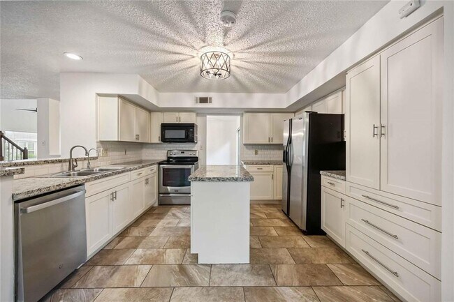Foto del edificio - 12800 Briar Forest Dr