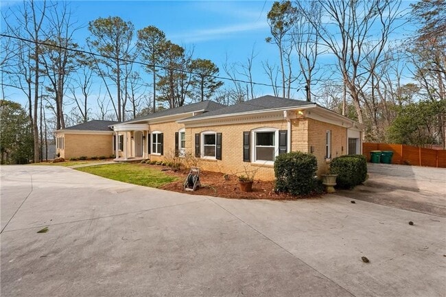 Building Photo - 125 River Park Dr