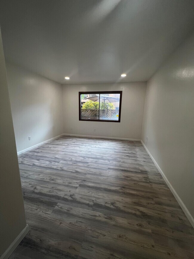Foto del edificio - 6600 Warner Ave