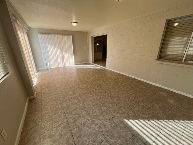 Building Photo - 5333 W Granada Rd