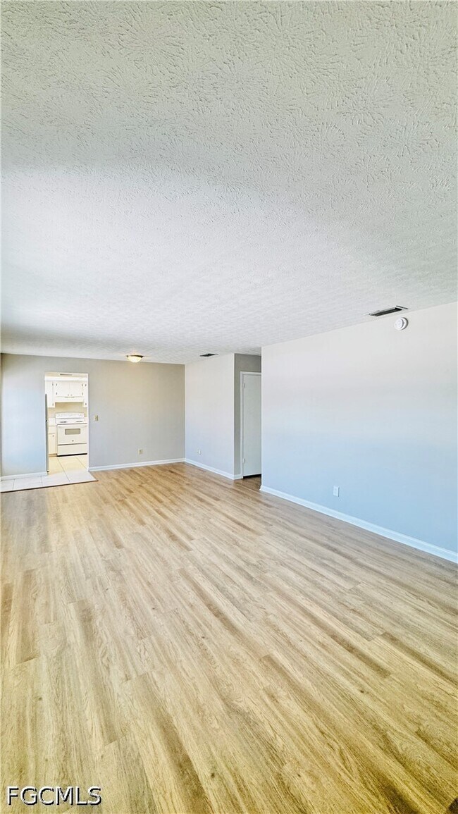 Building Photo - 3619 SE 9th Pl