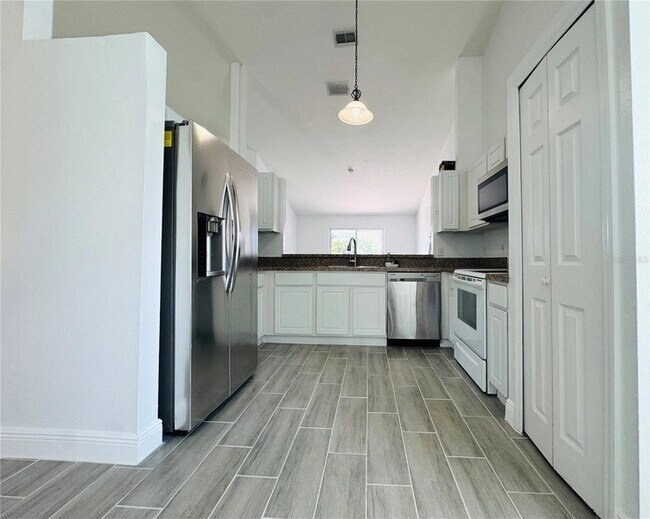 Foto del edificio - 2405 Queenswood Cir