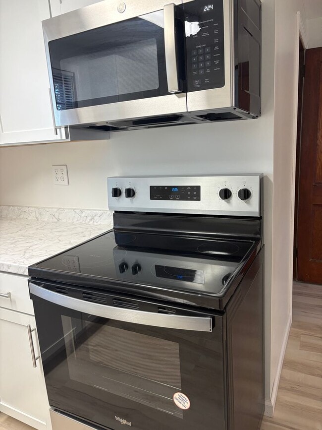 Building Photo - 2 Bedroom 1 Bath Home in Jarvisburg $1895/mo