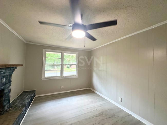 Building Photo - 1104 Garland Dr