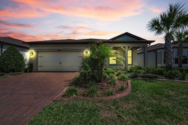 Building Photo - Large Spacious 2 bedroom 2 bath in Del Web