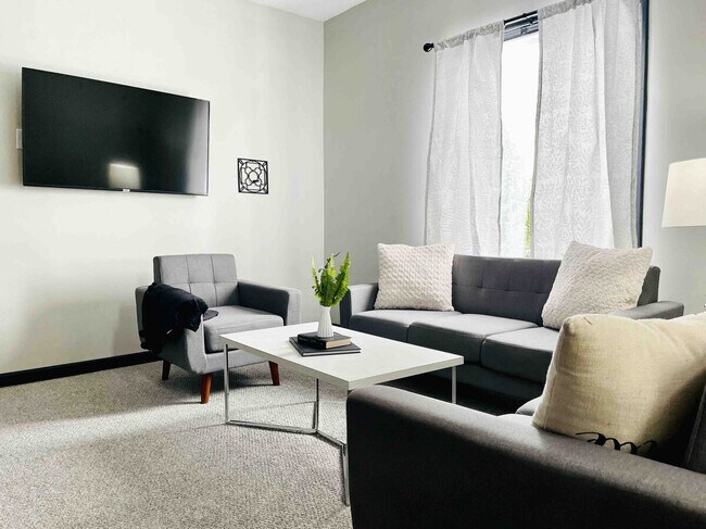 Foto del edificio - 82 Adams Ave