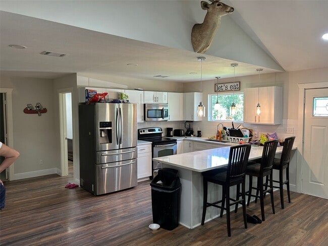 Building Photo - 624 Stevens Ln