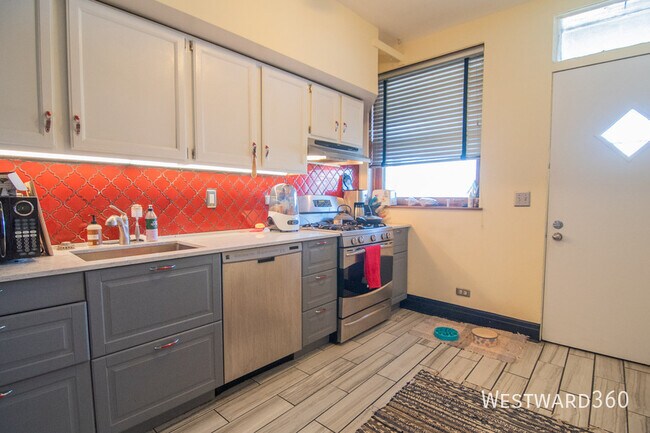 Foto del edificio - 844 W Lakeside Pl