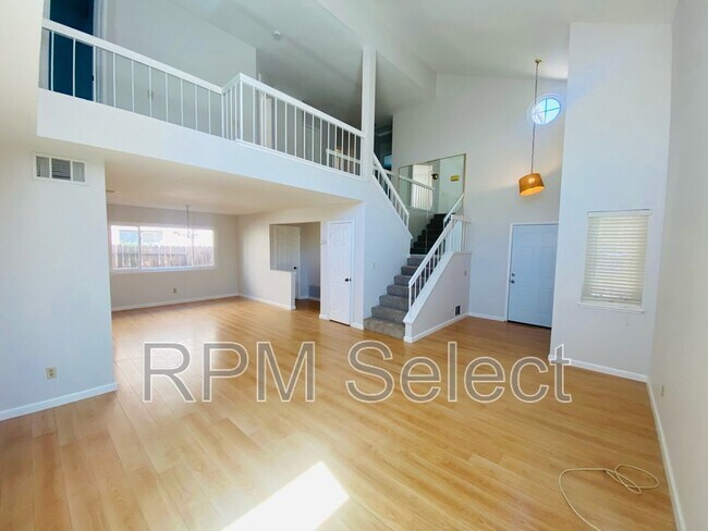 Building Photo - 1060 Burnham Dr