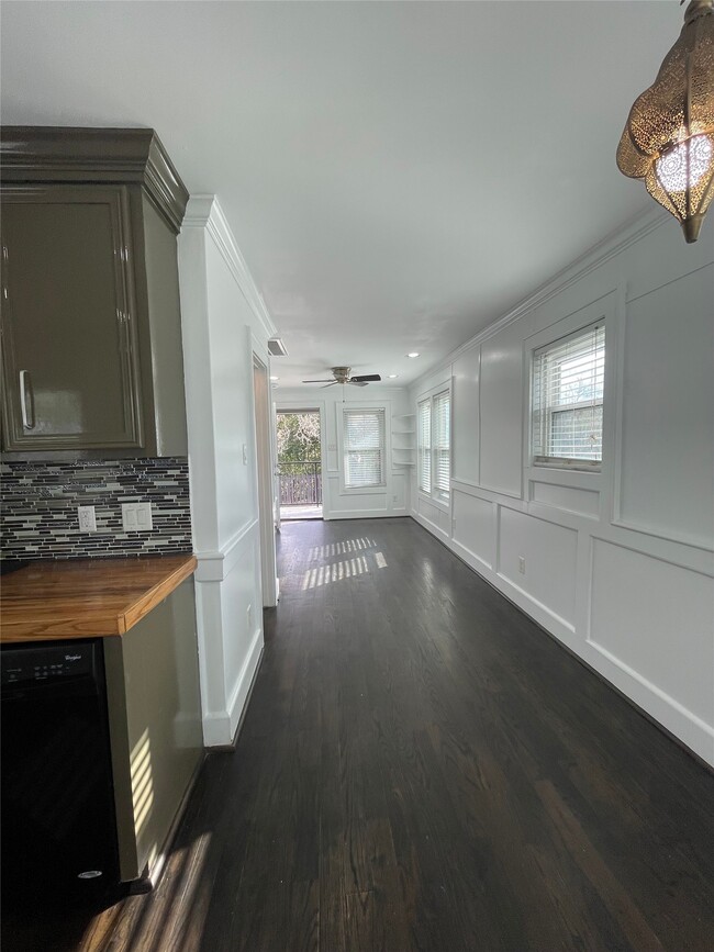 Building Photo - 434 Lenard St