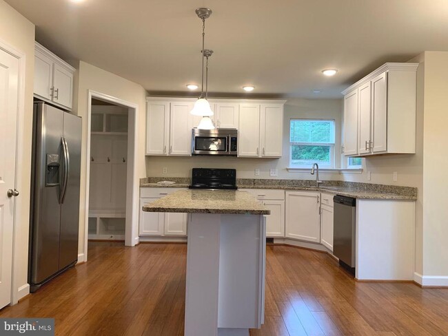 Building Photo - 6909 Lunette Ct