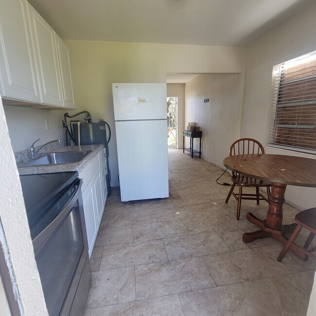 Foto del edificio - 2746 NW 6th Ct