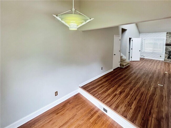 Foto del edificio - 2010 Shadow Bluff Ct NE