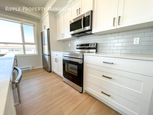 Photo du bâtiment - AMAZING 2 BEDS/ 2 BATHS CONDO