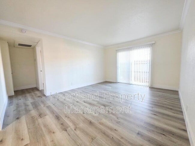 Foto del edificio - 240 W Lincoln Ave
