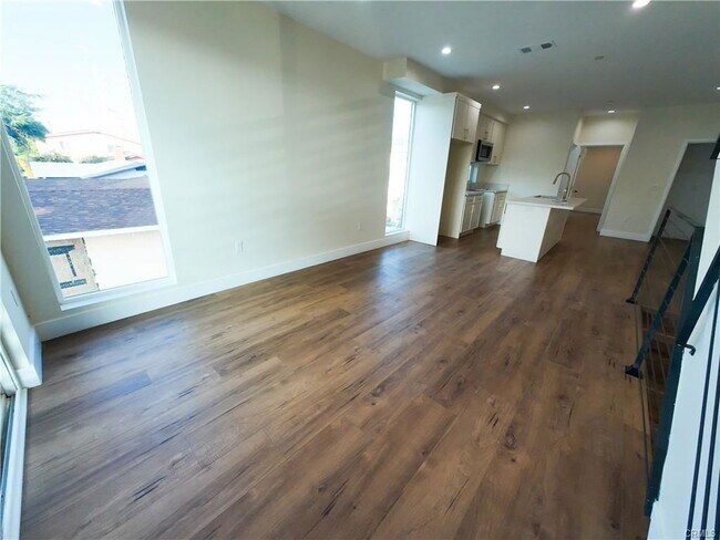 Foto del edificio - 6628 Camellia Ave