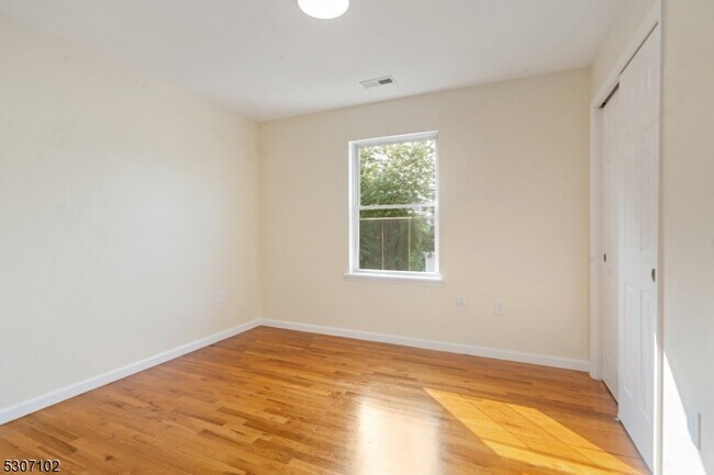 Foto del edificio - 317 Livingston St