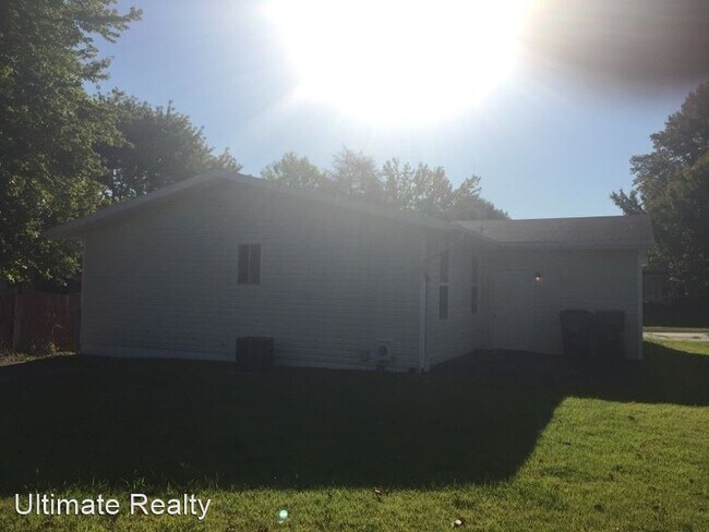 Building Photo - 3 br, 1.5 bath House - 3705 Woodman Dr
