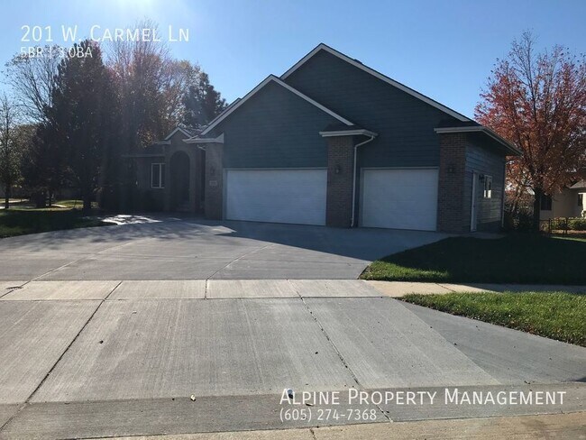 Building Photo - Stunning 5 Bed/3 Bath Rental Home near Pra...