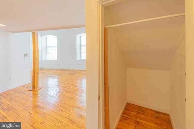 Foto del edificio - 4 Leverington Ave