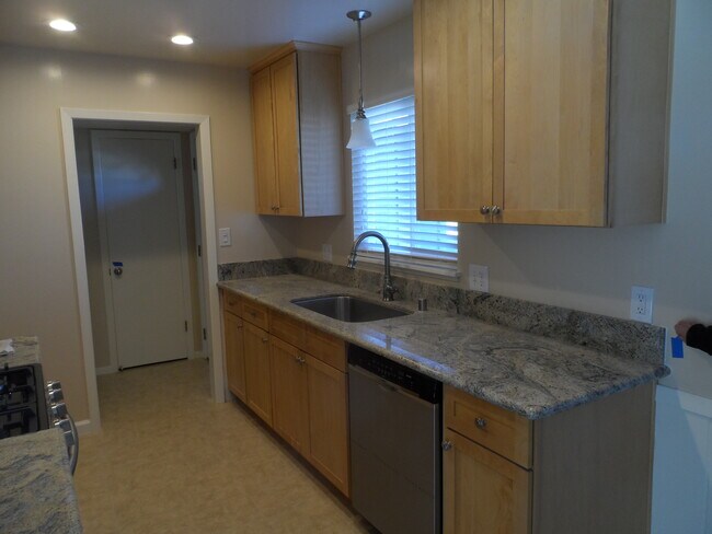 Foto del edificio - 2240 Rockwood Dr