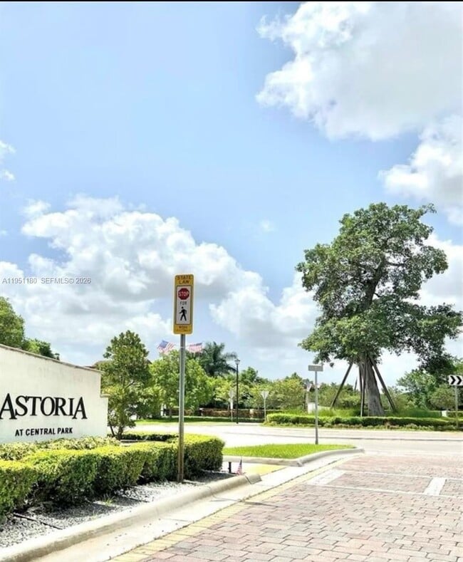 Foto del edificio - 8860 NW 103rd Ave