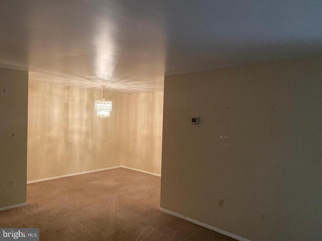 Building Photo - 433 Christopher Ave