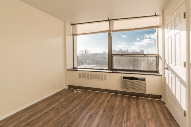 Building Photo - 1455 N Sandburg Ter