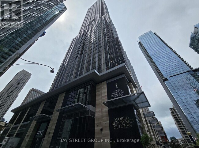 Building Photo - 11-5111 Yorkville Ave
