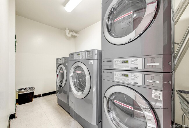 Foto del edificio - 152-18 Union Tpke