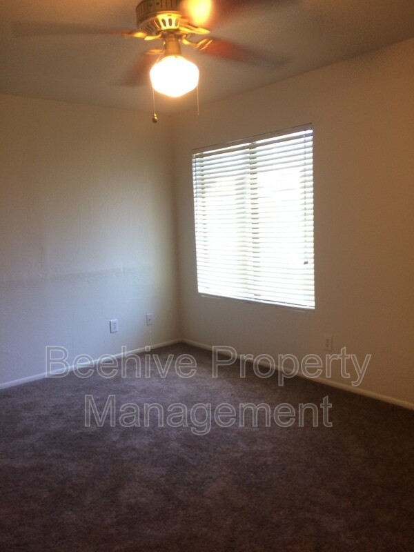 Foto del edificio - 2455 E Broadway Rd