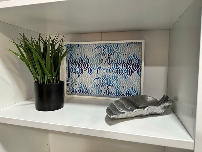 Building Photo - 717 Lancaster Ave