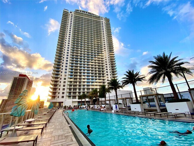 Building Photo - 4010 S Ocean Dr