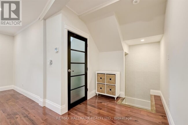 Building Photo - 584 Logan Ave